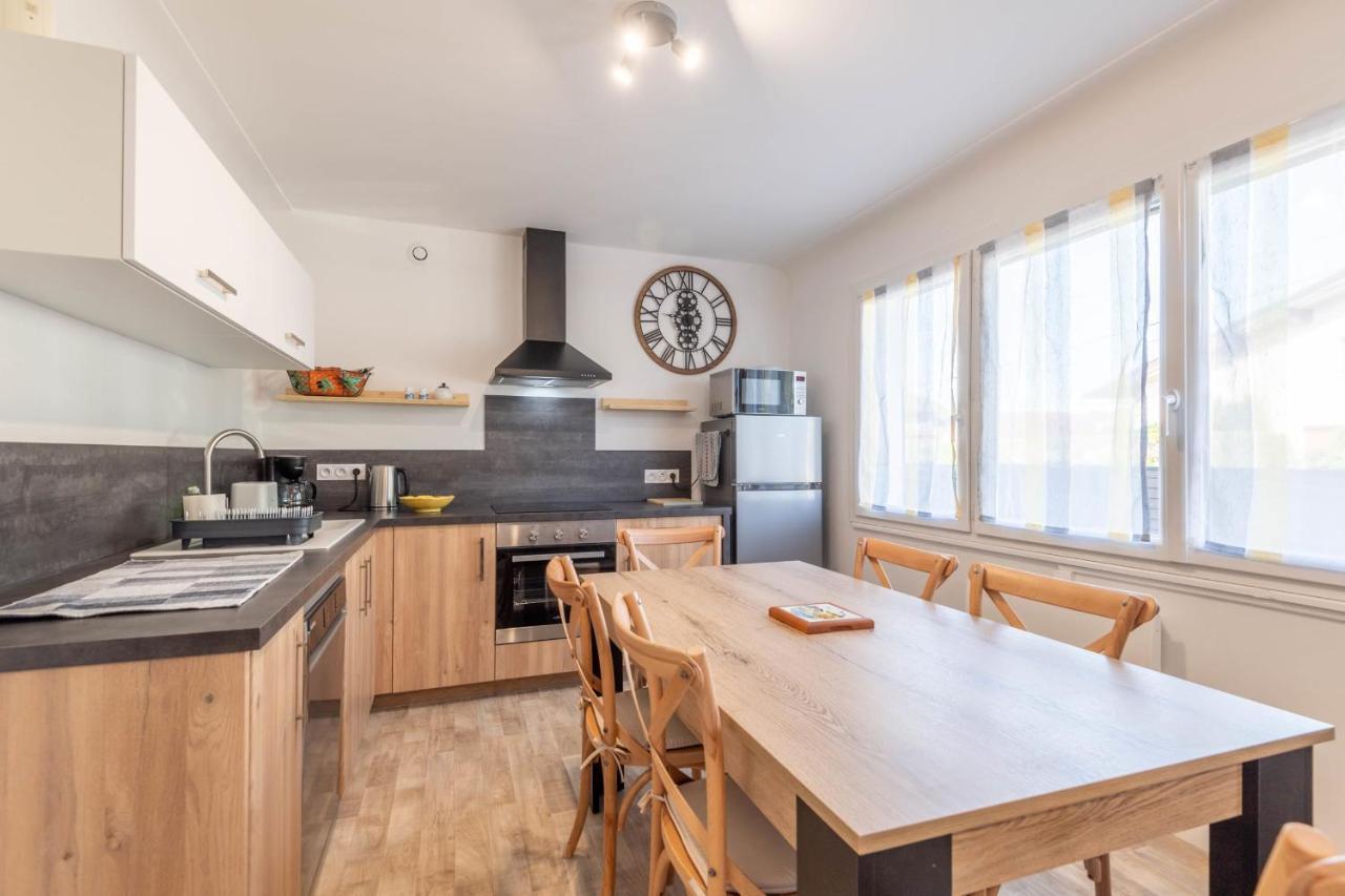 Ideally Located Furnished Townhouse With 3 Bedrooms Parking & Garden Annecy Exterior photo